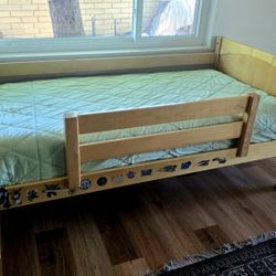 Maxtrix Twin Bed, Solid Maple Wood