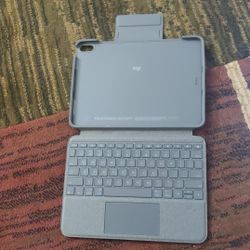 Logitech Folio Keyboard Ipad Air 5th Gen