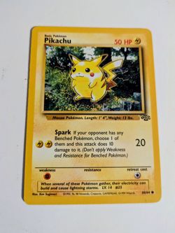 BUNDLE  OF POKEMON CARDS