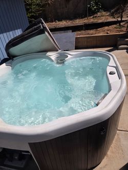 Outdoor Hot Tub Spa with Cover