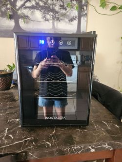 9 BOTTLE WINE FRIDGE