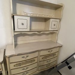 Queeb Bedroom Set