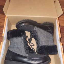 Women's Size 8 Warm Boots