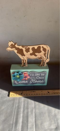 Pioneer woman, cow decor