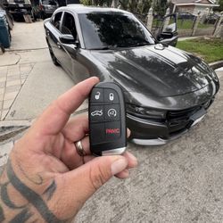 Car Keys/Fobs/Llaves De Autos