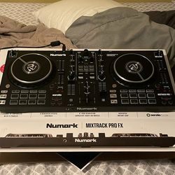 Numark Mixtrack Pro FX