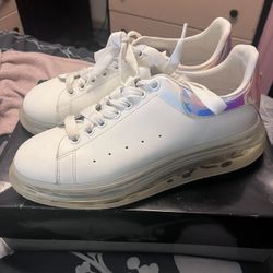 Alexander Mcqueens size 44 so like 10-10.5 i’m pretty sure