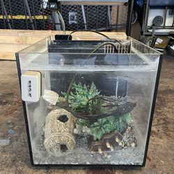 5 Gallon Fish Tank / aquarium With LED Light And Pump 