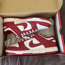 Dunk low ‘gym red’ size 10