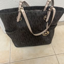 Micheal Kors Purse