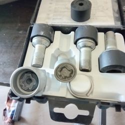 Vw Audi wheel locks OEM original set of 4 Made in Italy