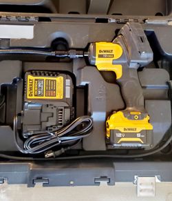 DeWALT DCT411 Inspection Camera – NEW 5Ah Battery & Charger + Case