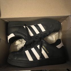 Adidas Superstar Size 5 With Box 