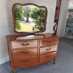 Vintage Solid Wood Curved Draw Fronts French Provincial Dresser With Detachable Mirror 