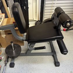 XMARK - Leg Extension and Curl Machine