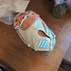 Marucci Acadia Series Fastpitch Catcher's Glove