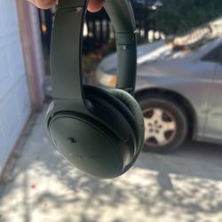 BOSÉ HEADPHONES