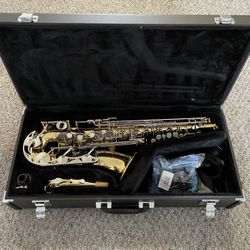 Yamaha YAS-26 Alto Saxophone with Carrying Case and Cleaning Kit