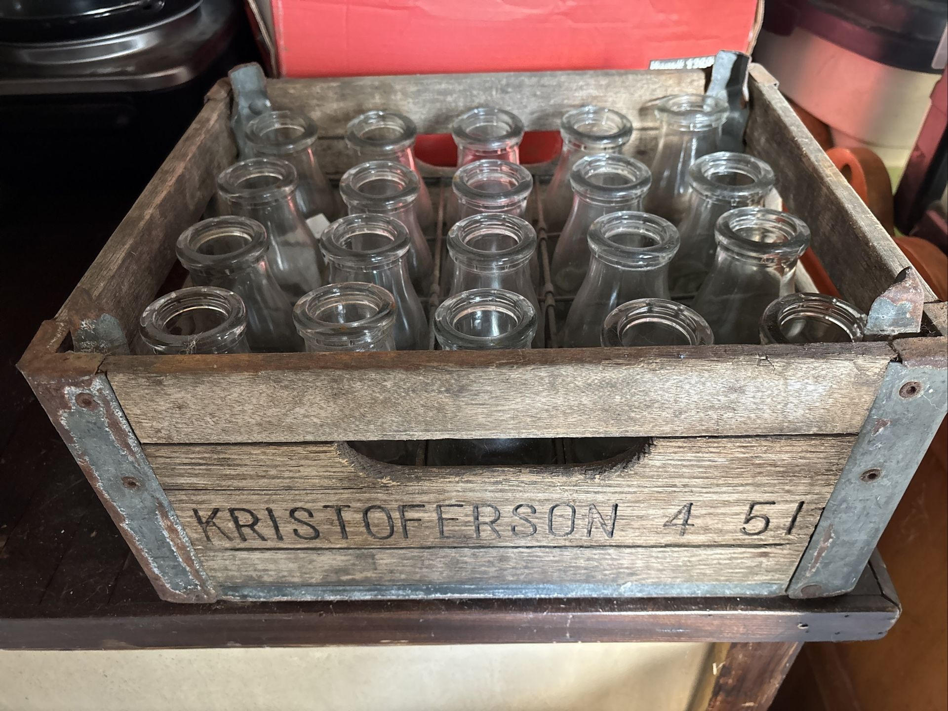 Kristopherson Wooden Milk Crate With 20 Half Pint Glass Milk Jars