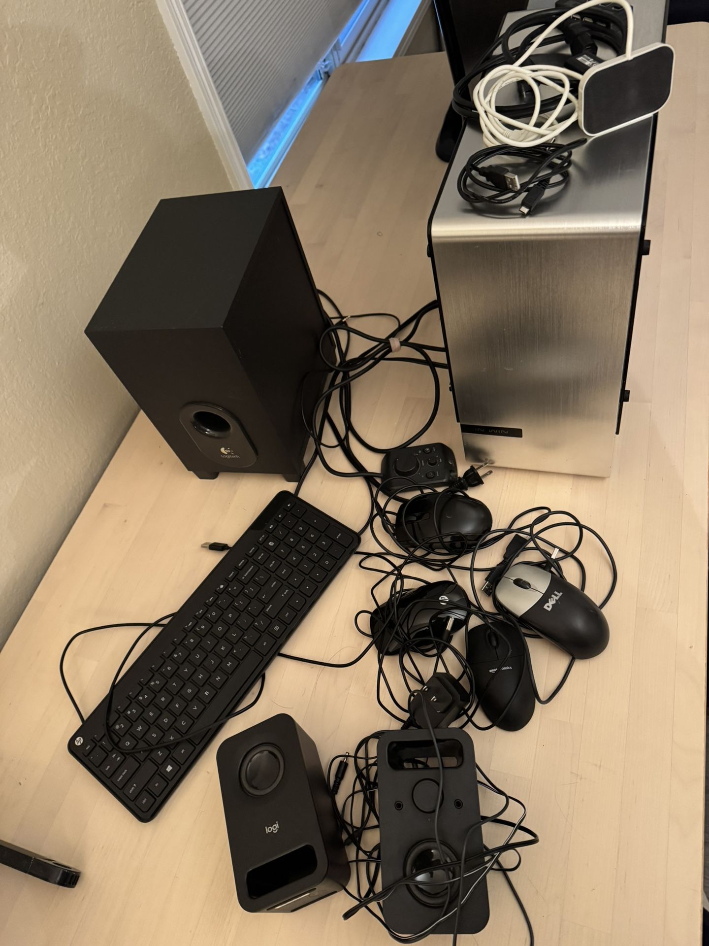 Desktop, Speaker, Mouses, Keyboard