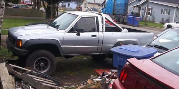 1987 Toyota 4 wheel drive pickup brand new engine no miles on it not