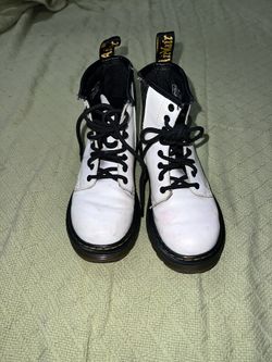 Kids Airwair Dr. Martens