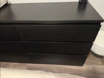 Dresser with 2 nightstands