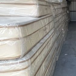 Luxury Saatva & Tempur-Pedic Mattresses – 50-80% Off!     •    Brand New, Minor Blemishes (Nothing That Affects Comfort)     •    King, Queen, Full, T