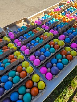 Handmade cascarones egg / huevos de confetti