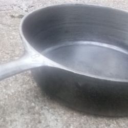 Unmarked Wagner 10 1/2 Inch Chicken Fryer Made In USA