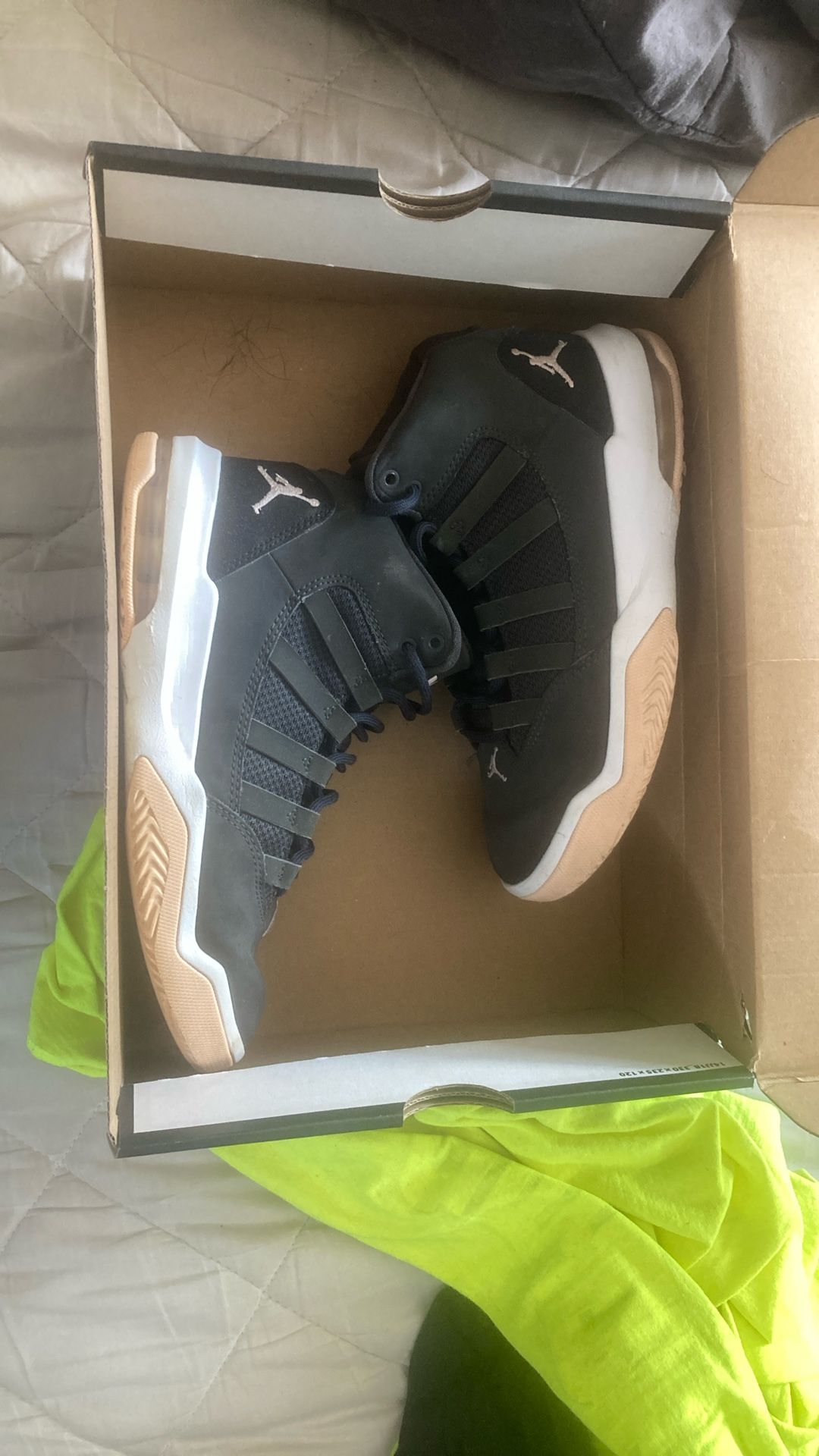 Air Jordan’s 4 1/2 youth