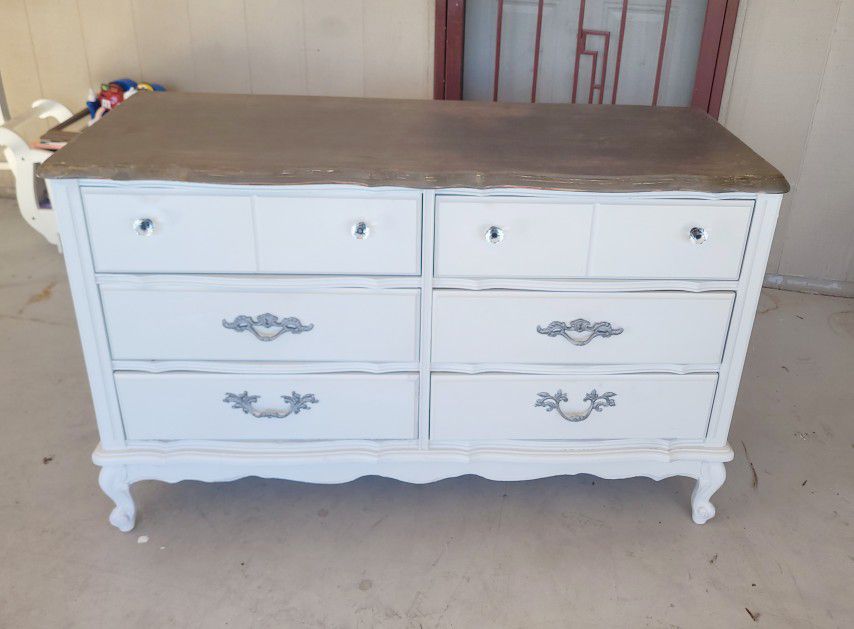 Vintage Refinished French Provincial Gray 6 Drawer Dresser Chest ! Delivery Available !