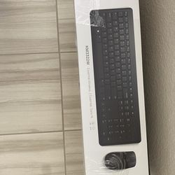 New - Dell Wireless Keyboard and Mouse - KM3322W