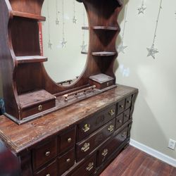 Dresser With Mirror And Shelfs