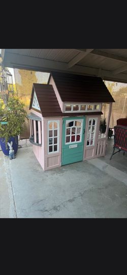 Wood kids play house