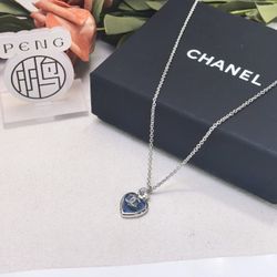 Heart-shaped jelly necklace