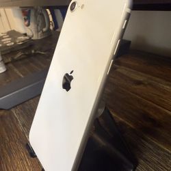 iPhone Se 64 Gigs Unlocked White 