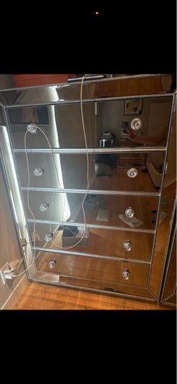 Mirrored 6-Drawer Chest – $300