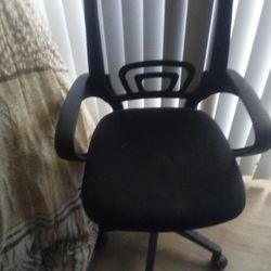 OFFICE CHAIR