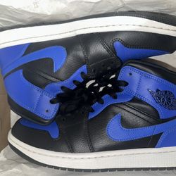 Jordan 1 Mid Hyper Royal Blue