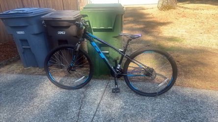 GT Mountain Bike Black and Blue