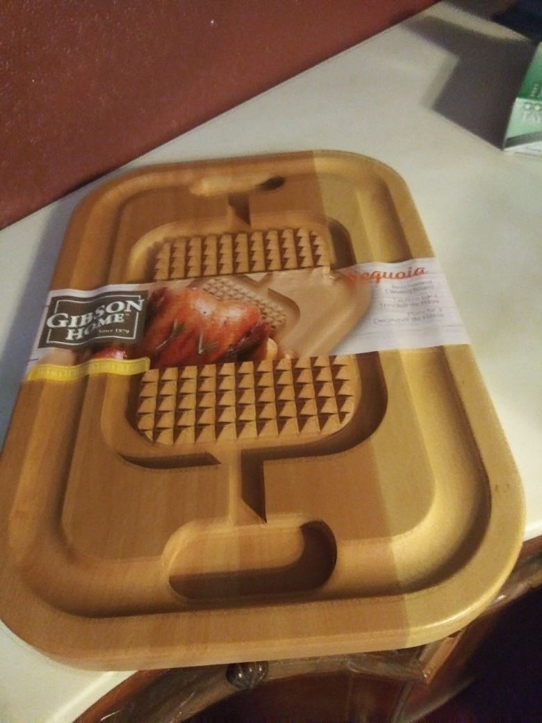 New in Box! Gibson Beech wood Carving Board