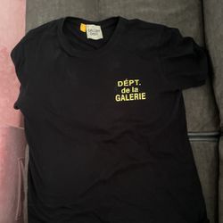 Gallery Debt Shirt Black And Yellow Spanish Size Small