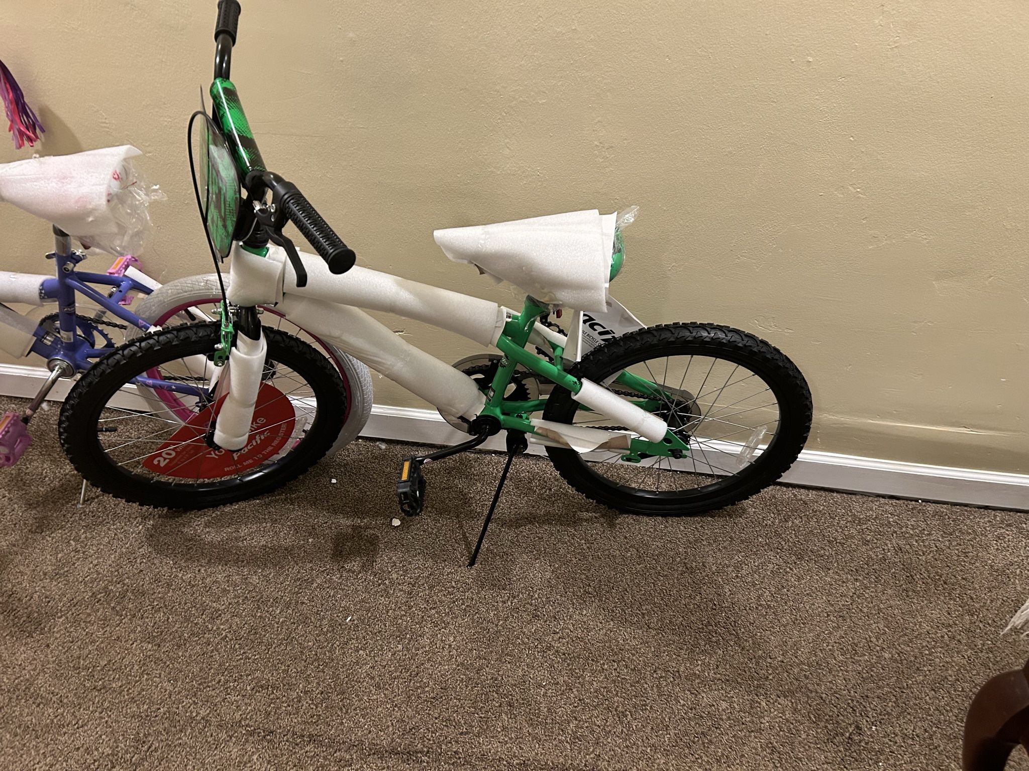 New Pacifica Boys Bike 