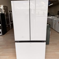 New Samsung - BESPOKE 30 cu. ft. French Door Smart Refrigerator with AutoFill Water Pitcher - White Glass Model:RF30BB620012/AA