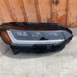 Honda. HRV Headlight. Right Passenger Side. OEM  2023-2024-2025 Used