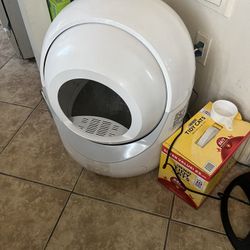 PetSafe ScoopFree SmartSpin Self-Cleaning Cat Litter Box - Advanced Odor Control