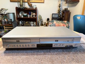 Samsung DVD-V4600 DVD/VCR combo player in silver- no remote.