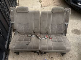 2004 GM/Chevy Tahoe Mid/Rear seats cloth