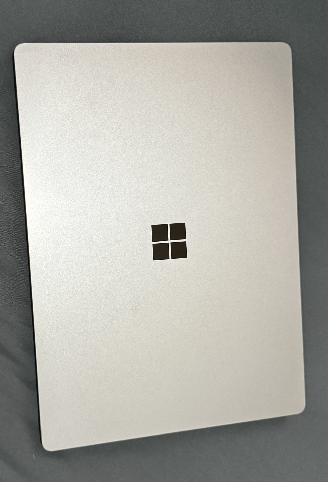 Microsoft Surface Laptop 5 - 13.5" Touchscreen. Pink